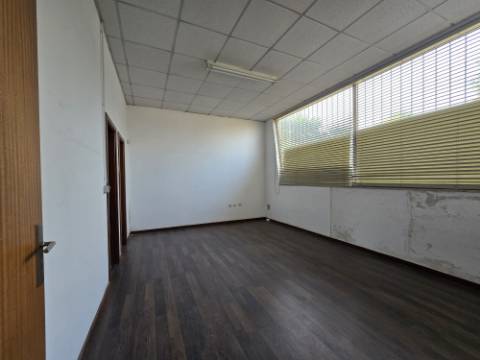 Armazém 630 m2 - SÃO PEDRO DA COVA