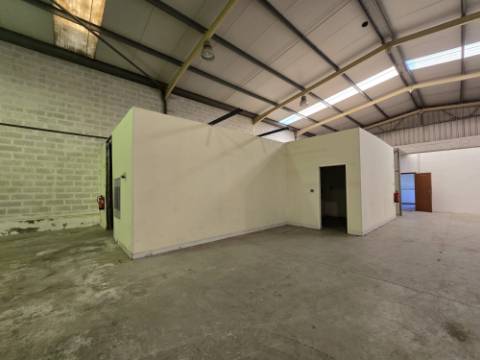 Armazém 630 m2 - SÃO PEDRO DA COVA