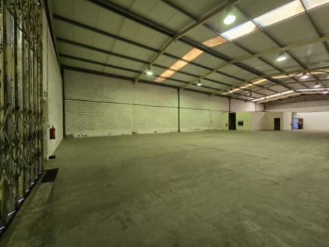 Armazém 630 m2 - SÃO PEDRO DA COVA