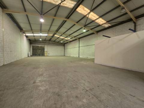 Armazém 630 m2 - SÃO PEDRO DA COVA