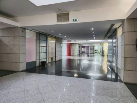 INVESTIMENTO | 7 Lojas Arrendadas | Centro de Gondomar (Souto)