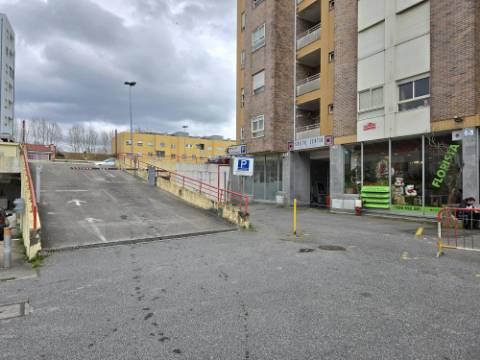 INVESTIMENTO | 7 Lojas Arrendadas | Centro de Gondomar (Souto)