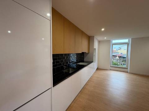 T3 Totalmente Renovado (Novo) - Área Exterior 220m2 - Valbom