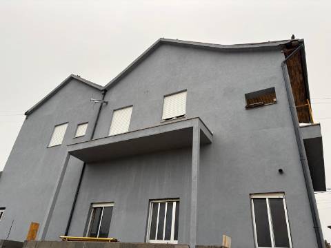 T3 Totalmente Renovado (Novo) - Área Exterior 220m2 - Valbom