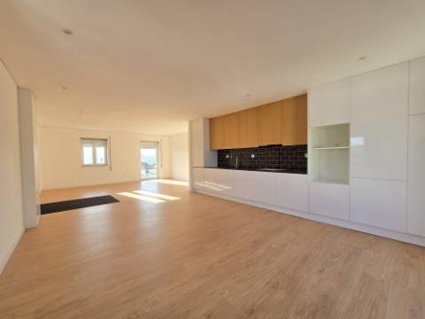 T3 Totalmente Renovado - Área Exterior 220m2 - Valbom