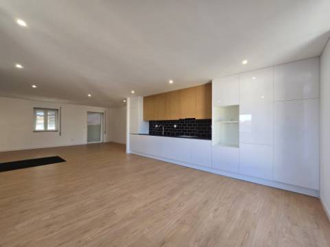 T3 Totalmente Renovado - Área Exterior 220m2 - Valbom