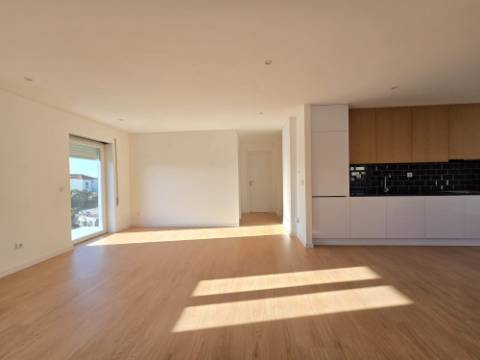 T3 Totalmente Renovado - Área Exterior 220m2 - Valbom