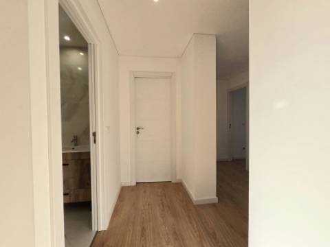 T3 Totalmente Renovado - Área Exterior 220m2 - Valbom