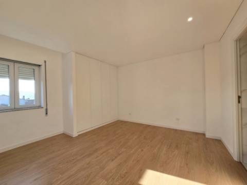 T3 Totalmente Renovado - Área Exterior 220m2 - Valbom