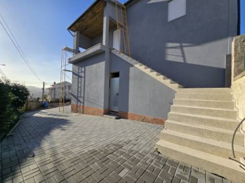 T3 Totalmente Renovado - Área Exterior 220m2 - Valbom