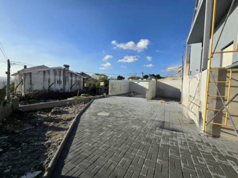 T3 Totalmente Renovado - Área Exterior 220m2 - Valbom