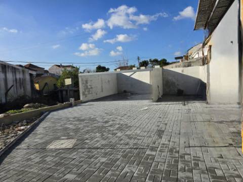 T3 Totalmente Renovado - Área Exterior 220m2 - Valbom