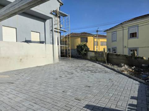 T3 Totalmente Renovado - Área Exterior 220m2 - Valbom