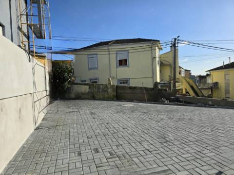 T3 Totalmente Renovado - Área Exterior 220m2 - Valbom