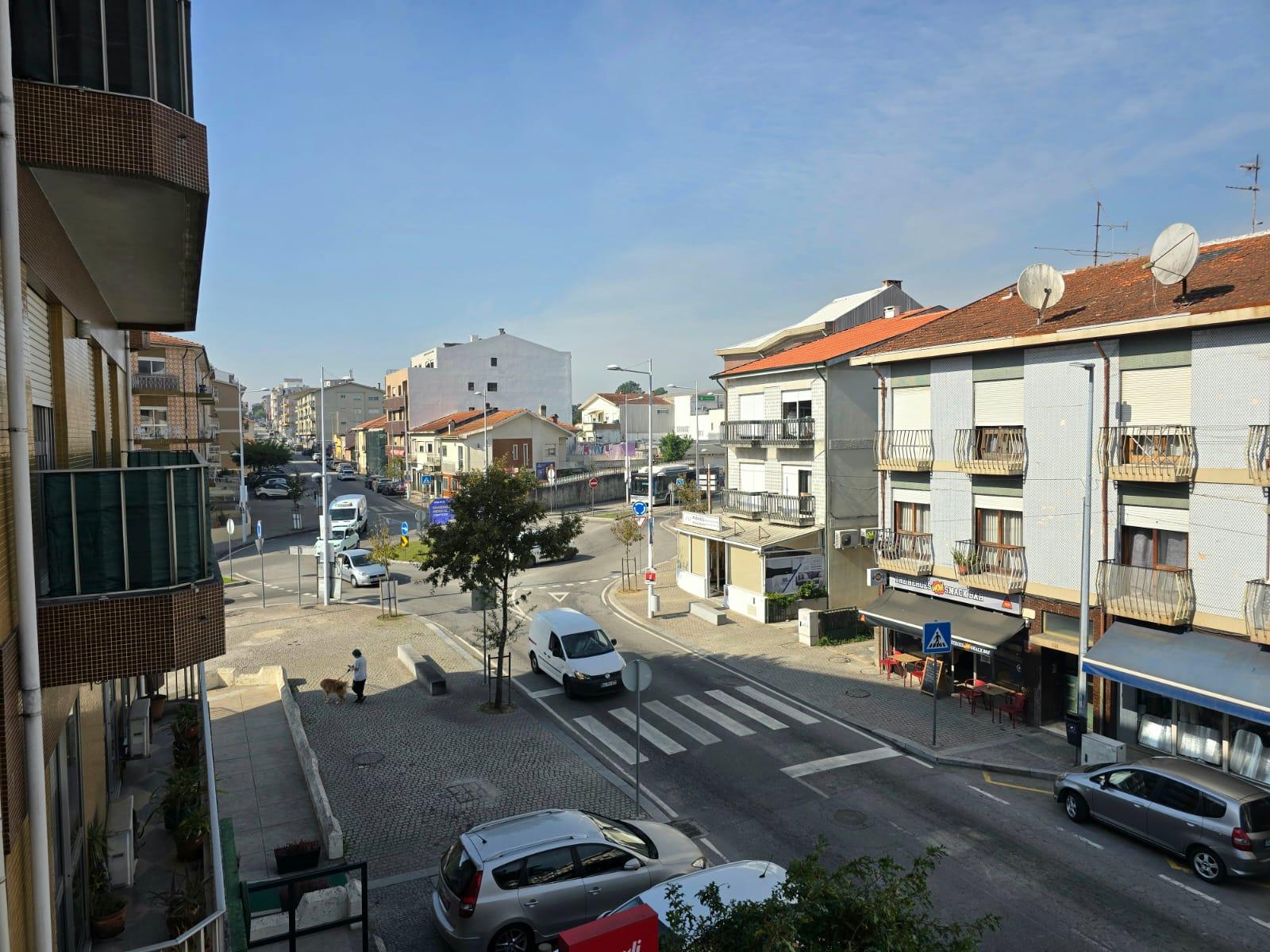 T2 Av. Carvalha | Garagem Fechada | Próximo Metro