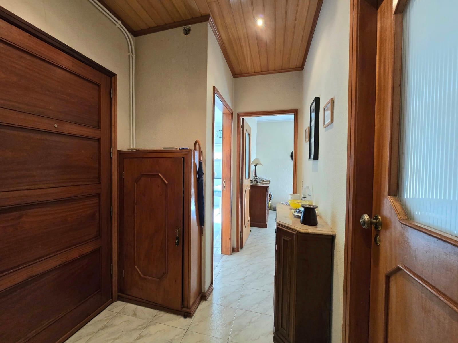 T2 Av. Carvalha | Garagem Fechada | Próximo Metro