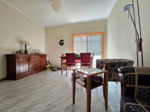 T2 Av. Carvalha | Garagem Fechada | Próximo Metro