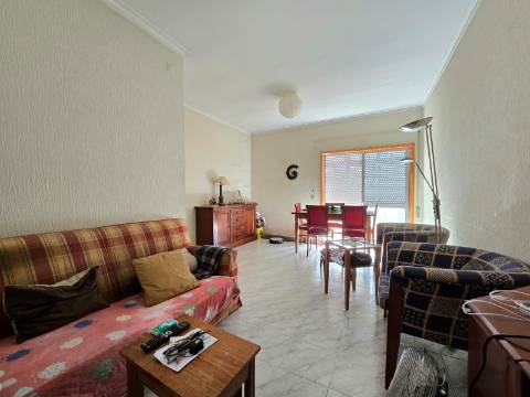 T2 Av. Carvalha | Garagem Fechada | Próximo Metro