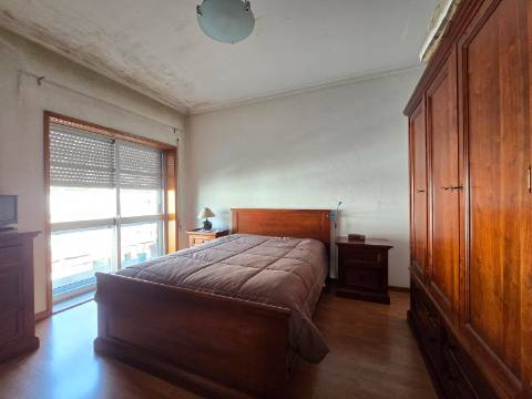 T2 Av. Carvalha | Garagem Fechada | Próximo Metro