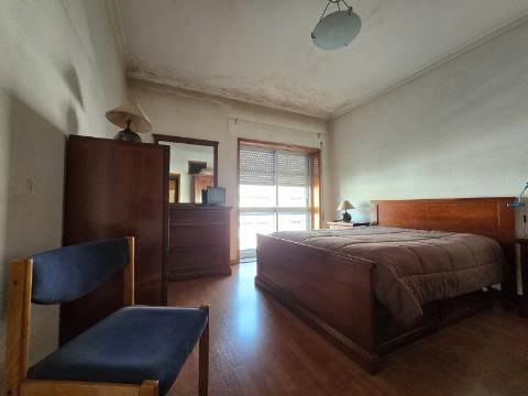 T2 Av. Carvalha | Garagem Fechada | Próximo Metro