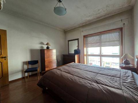 T2 Av. Carvalha | Garagem Fechada | Próximo Metro