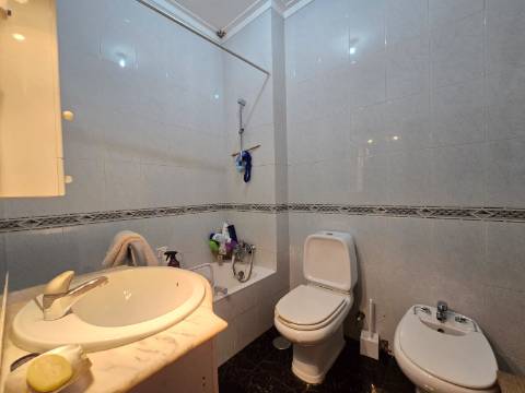 T2 Av. Carvalha | Garagem Fechada | Próximo Metro