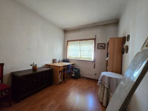 T2 Av. Carvalha | Garagem Fechada | Próximo Metro