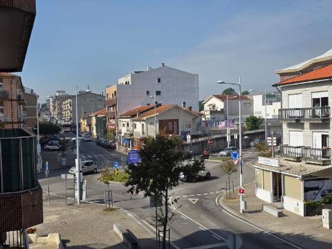 T2 Av. Carvalha | Garagem Fechada | Próximo Metro