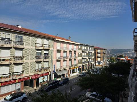 T2 Av. Carvalha | Garagem Fechada | Próximo Metro