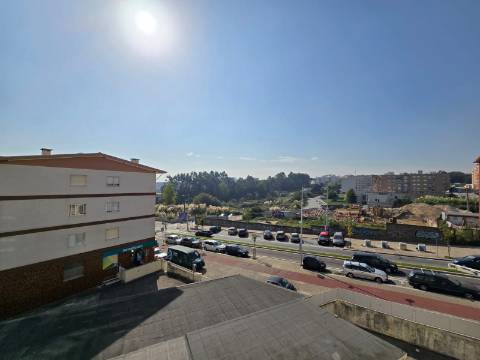 T2 Av. Carvalha | Garagem Fechada | Próximo Metro