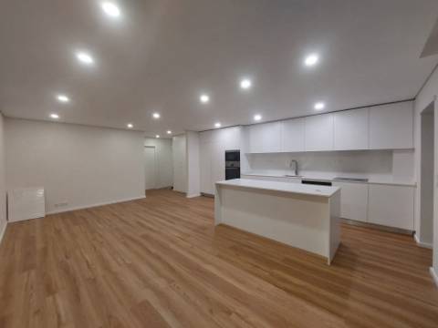 T3 Remodelado (Novo) - A 10min Estação Comboios Rio Tinto