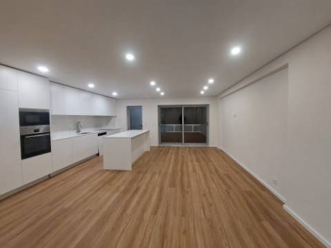 T3 Remodelado (Novo) - A 10min Estação Comboios Rio Tinto