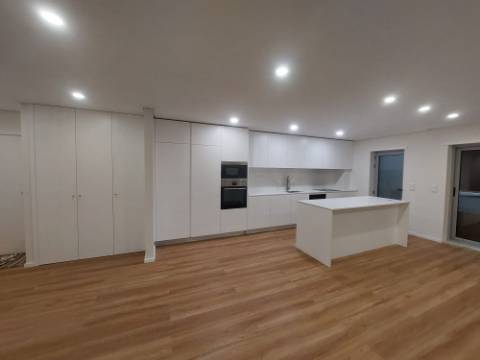 T3 Remodelado (Novo) - A 10min Estação Comboios Rio Tinto