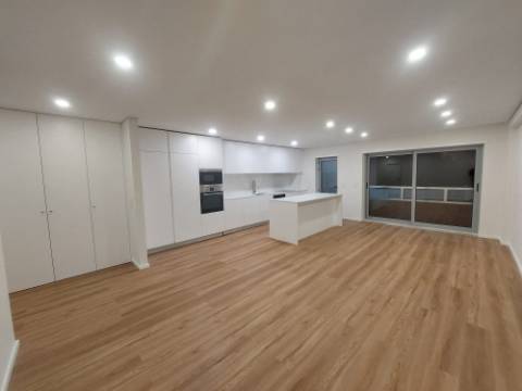 T3 Remodelado (Novo) - A 10min Estação Comboios Rio Tinto