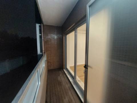 T3 Remodelado (Novo) - A 10min Estação Comboios Rio Tinto