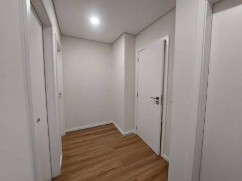 T3 Remodelado (Novo) - A 10min Estação Comboios Rio Tinto