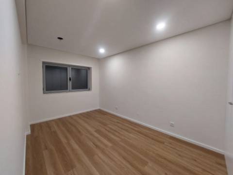 T3 Remodelado (Novo) - A 10min Estação Comboios Rio Tinto