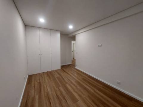 T3 Remodelado (Novo) - A 10min Estação Comboios Rio Tinto