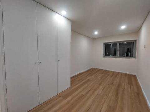 T3 Remodelado (Novo) - A 10min Estação Comboios Rio Tinto