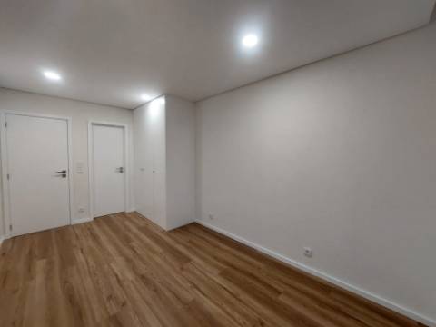 T3 Remodelado (Novo) - A 10min Estação Comboios Rio Tinto