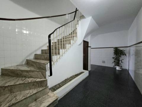 Apartamento T1 | Garagem Fechada | 3 min do Porto