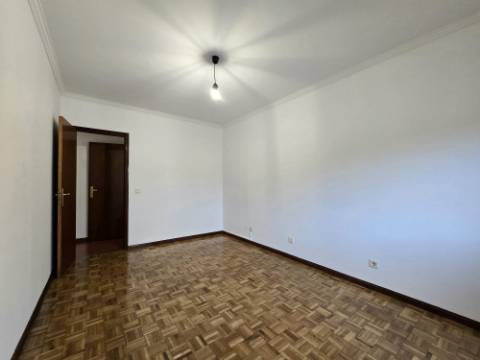 Apartamento T1 | Garagem Fechada | 3 min do Porto