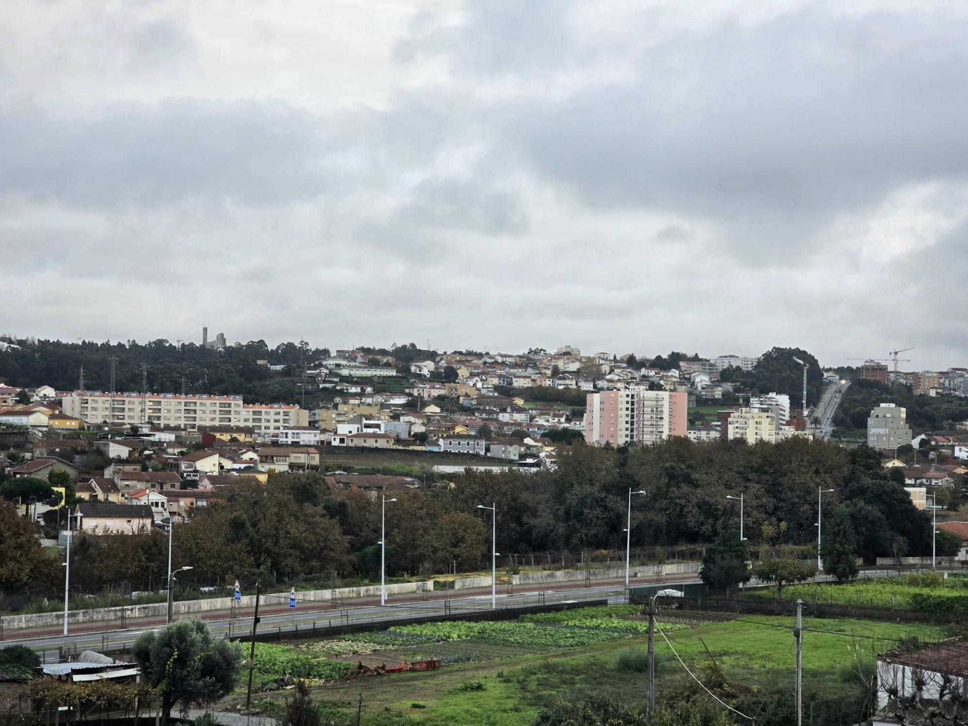 T2 c/ 2 Lg Garagem e Arrumos - São Cosme