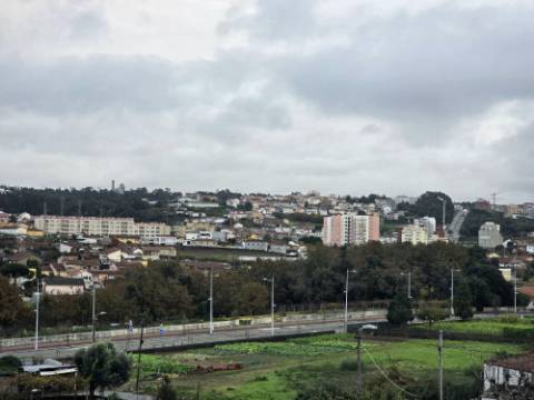 T2 c/ 2 Lg Garagem e Arrumos - São Cosme