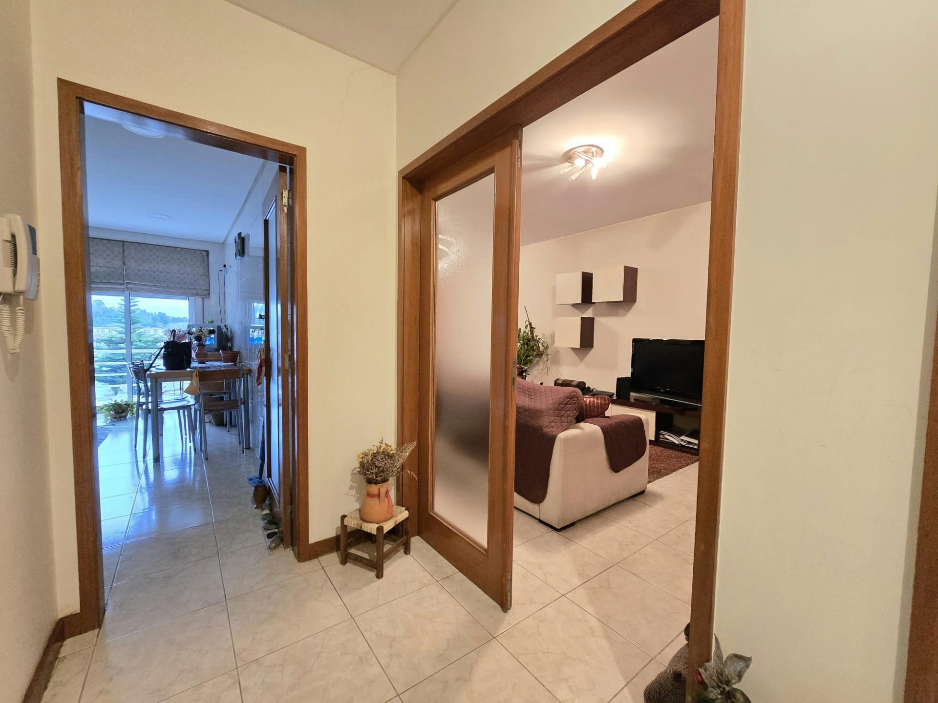 T2 c/ 2 Lg Garagem e Arrumos - São Cosme