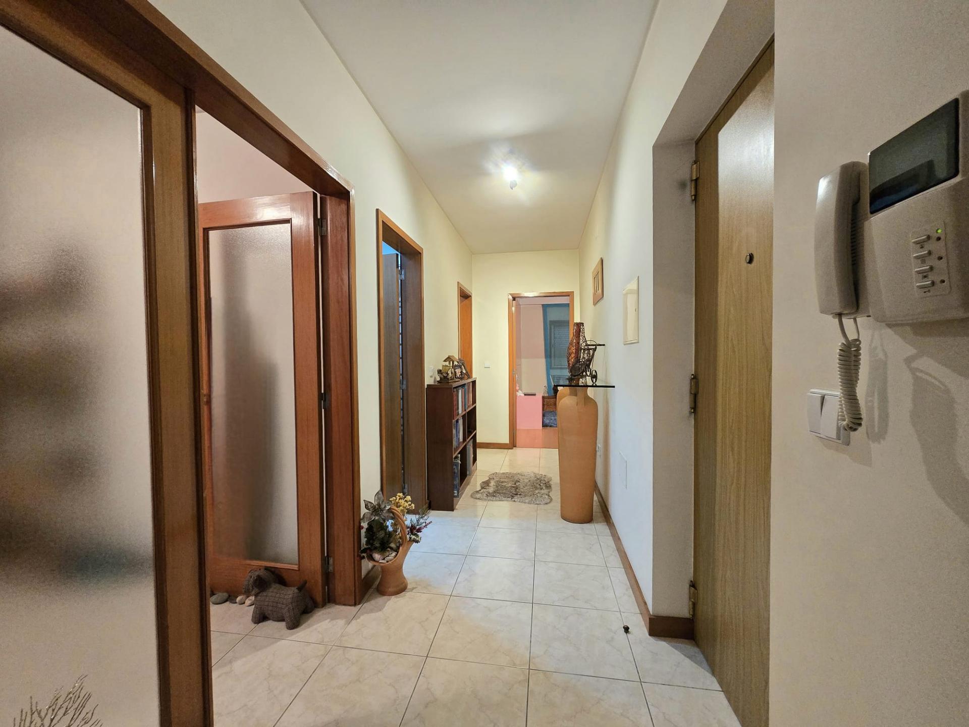 T2 c/ 2 Lg Garagem e Arrumos - São Cosme