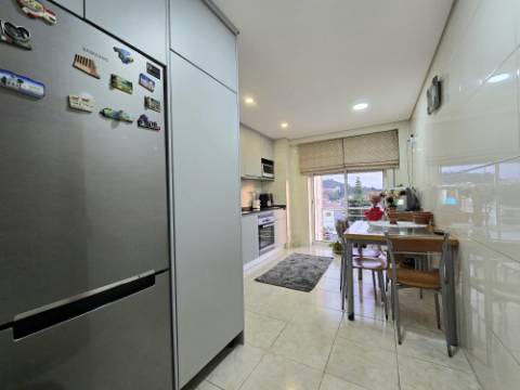 T2 c/ 2 Lg Garagem e Arrumos - São Cosme