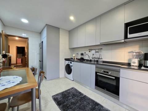 T2 c/ 2 Lg Garagem e Arrumos - São Cosme