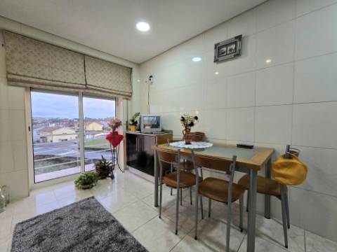 T2 c/ 2 Lg Garagem e Arrumos - São Cosme