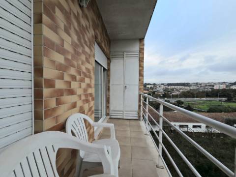 T2 c/ 2 Lg Garagem e Arrumos - São Cosme